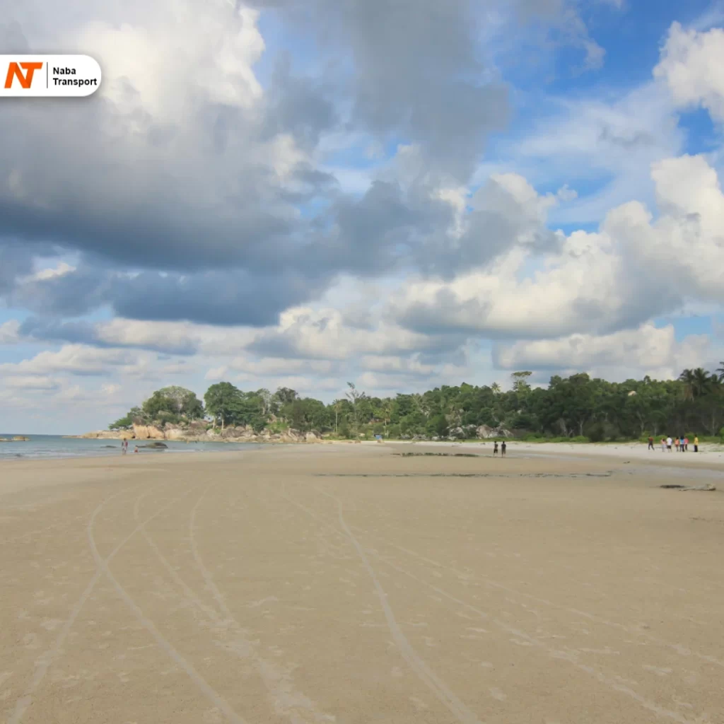 Pantai SerumpunSource : Indonesia Kaya