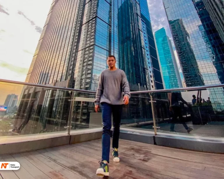 Balkon di Area Rooftop Source by IDN Times