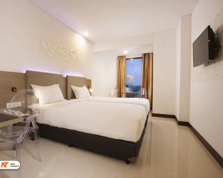 Bathroom Twin Bed by versehotels.com