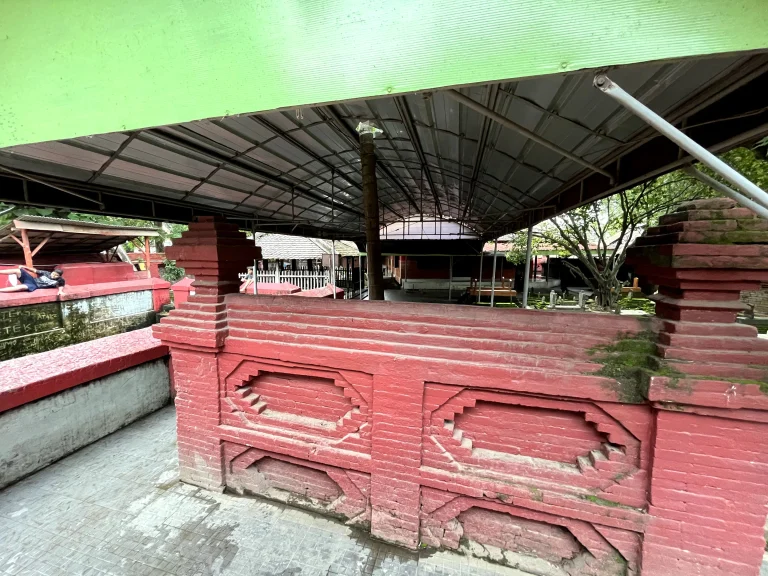 Makam ki buyut trusmi