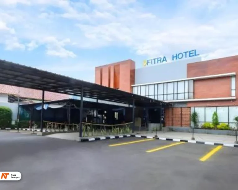 Area Parkir & Keamanan source by agoda. Com