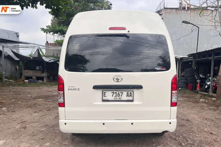 Bagian Belakang - Toyota Hiace Commuter