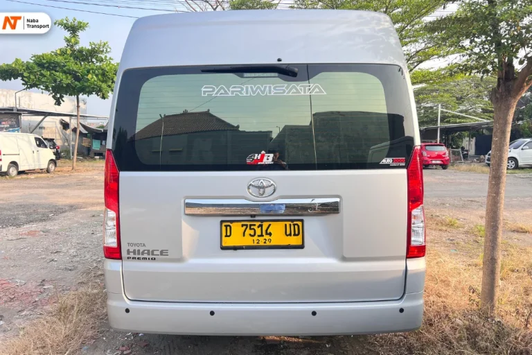 Tampak Belakang - Toyota Hiace Premio