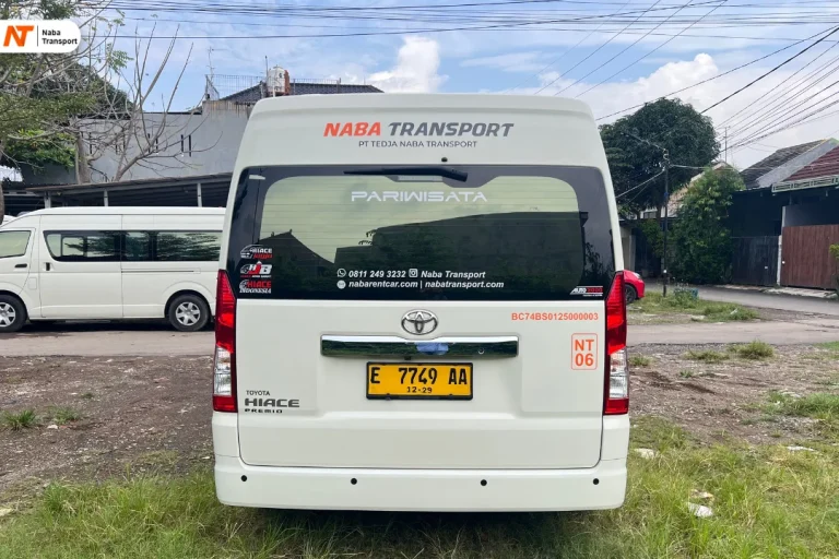 Exterior Belakang - Hiace Premio