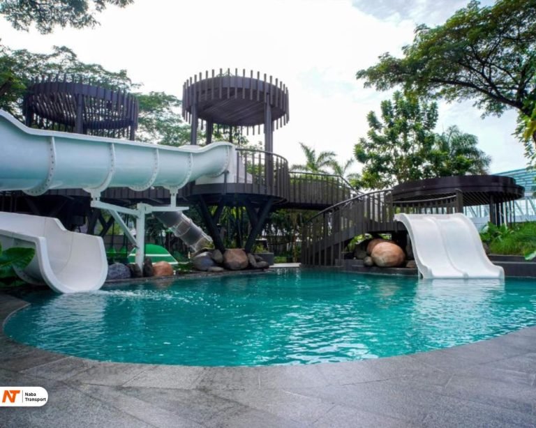 kolam renang source by booking.com