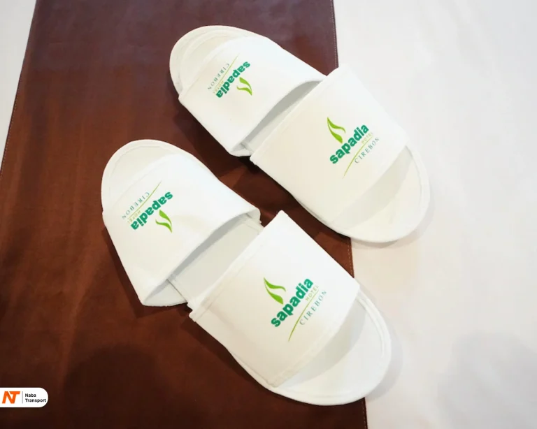 sendal source by agoda.com