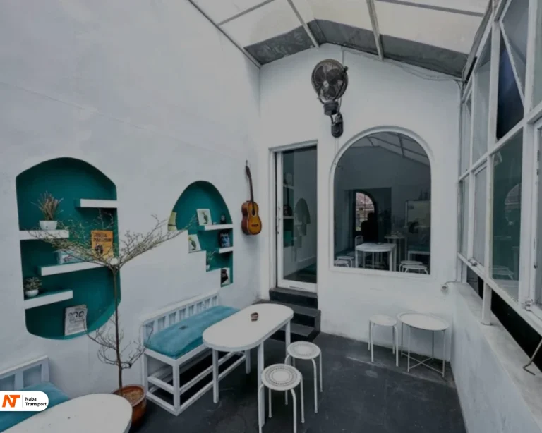 Terlihat La Reina Cafe source by hiace transport.Com