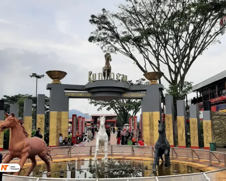 Patung kuda kuningan source by Awan Kusuma