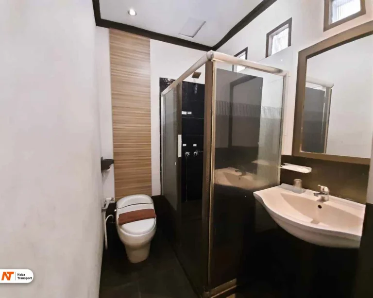 Kamar mandi junior suite Source By Traveloka.com