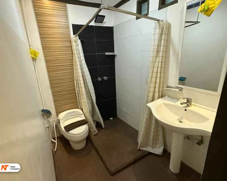 kamar mandi president suite source by traveloka.com