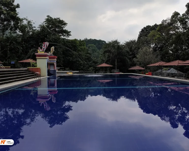 kolam renang di kuningan