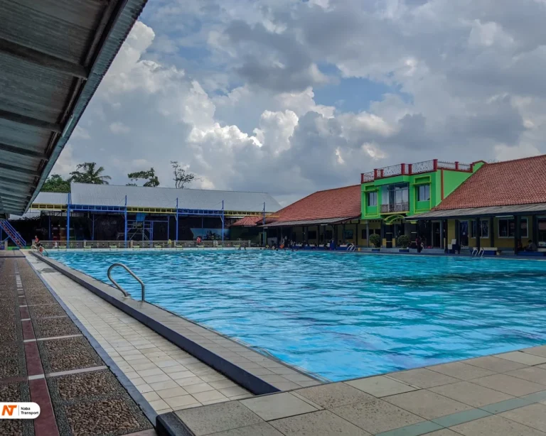 kolam renang di kuningan