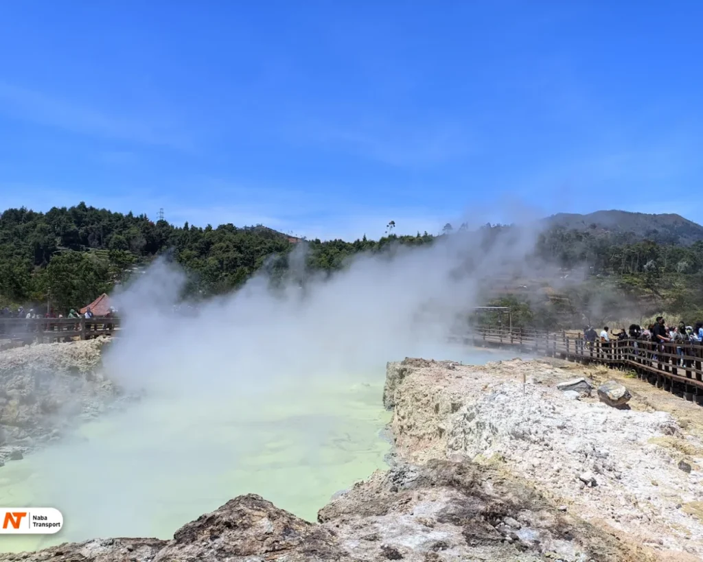 kawah sikidang dieng by Tommy